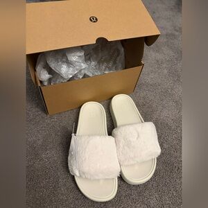 lululemon restfeel faux fur slide - NIB